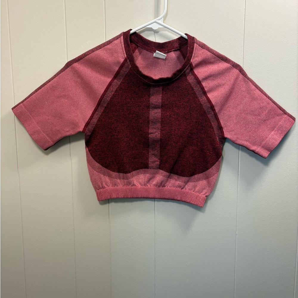 Fabletics Women’s Ribbed Crop Top Pink Maroon Athletic Top Yoga Pilates XS